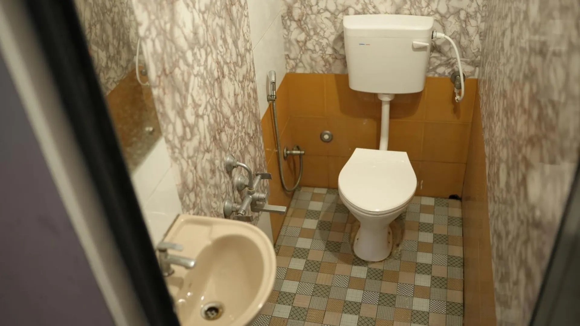 Xhostel Hostel Kochi